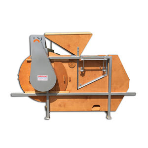 Crop cleaning machine